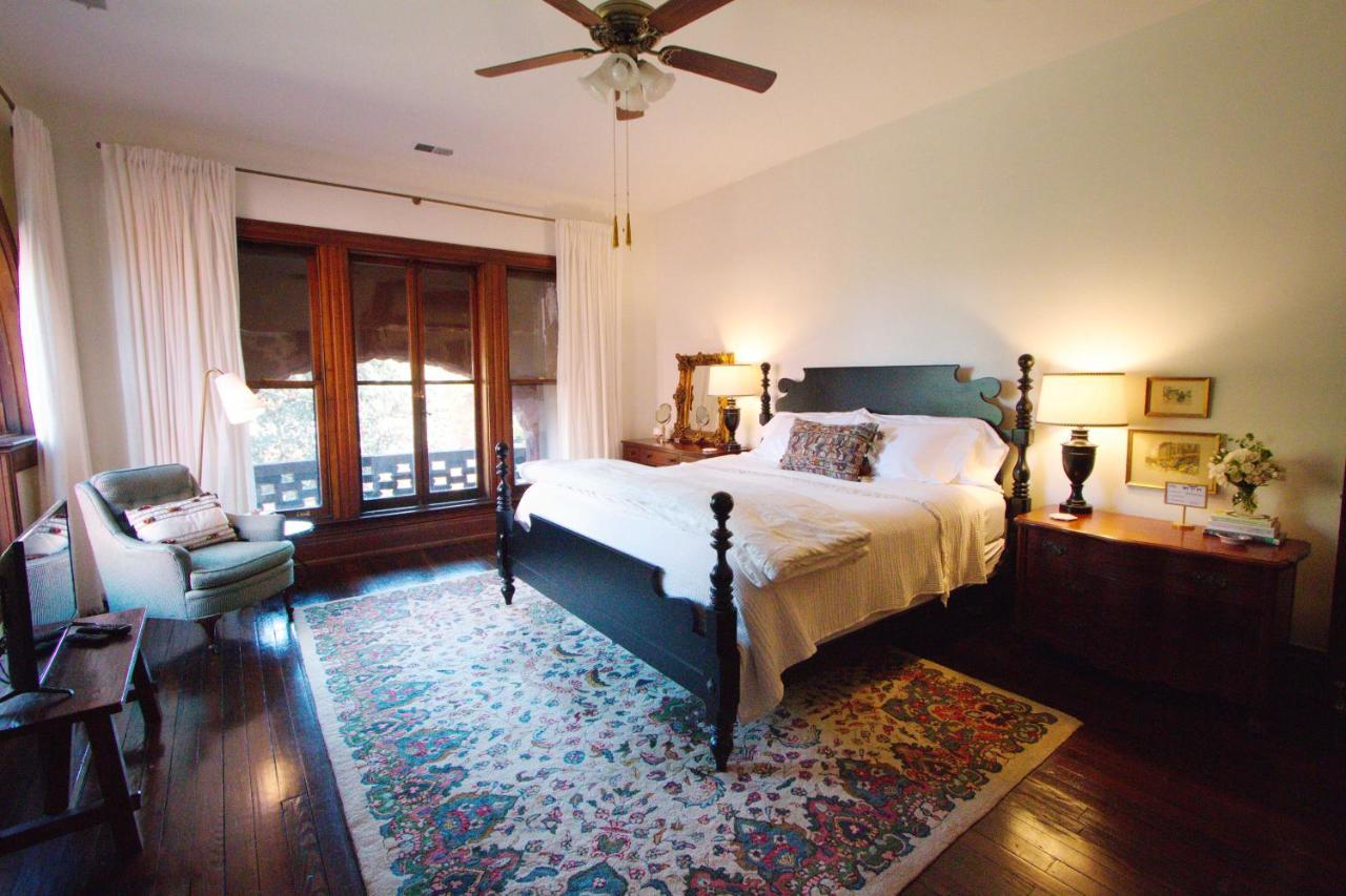 Louisville Bourbon Inn Bilik gambar