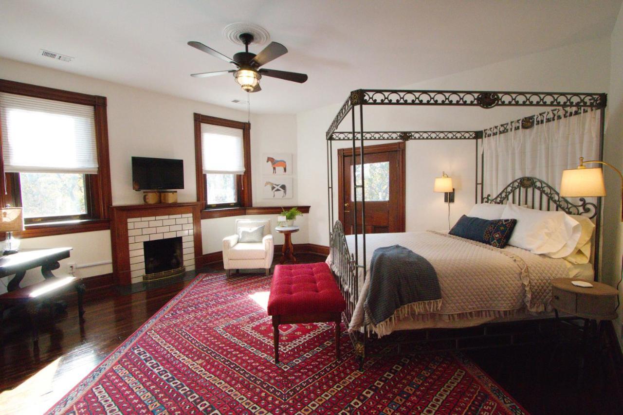 Louisville Bourbon Inn Luaran gambar